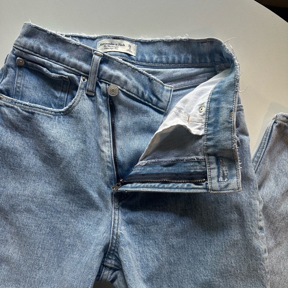 Abercrombie Curve Love Ultra High Rise 90s Straight criss cross Jean - Picture 11 of 13